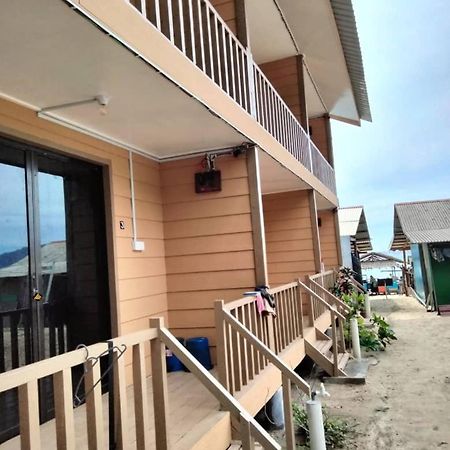 Oceanboys Inn Kampong Pasir Panjang  Exterior photo